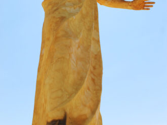 Recibe el Cristo de la Paz a sus primeros visitantes