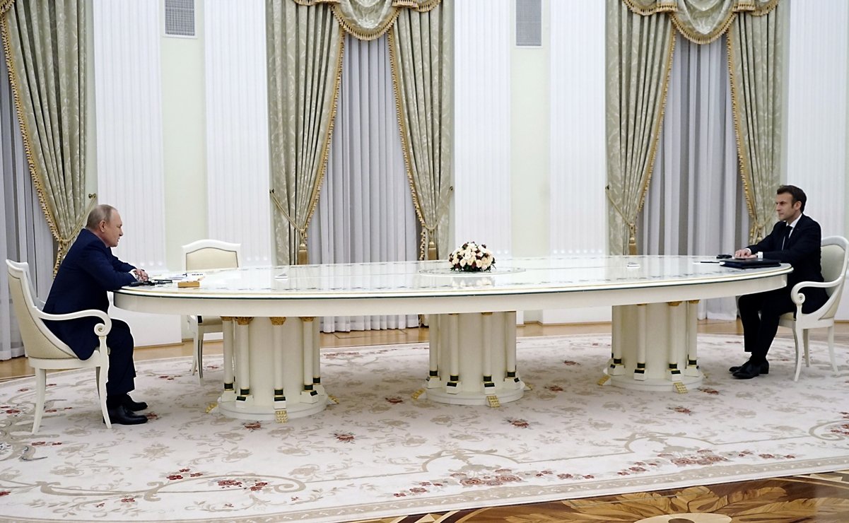 Emmanuel Macron dice a Vladimir Putin que espera «desescalada» de crisis en Ucrania