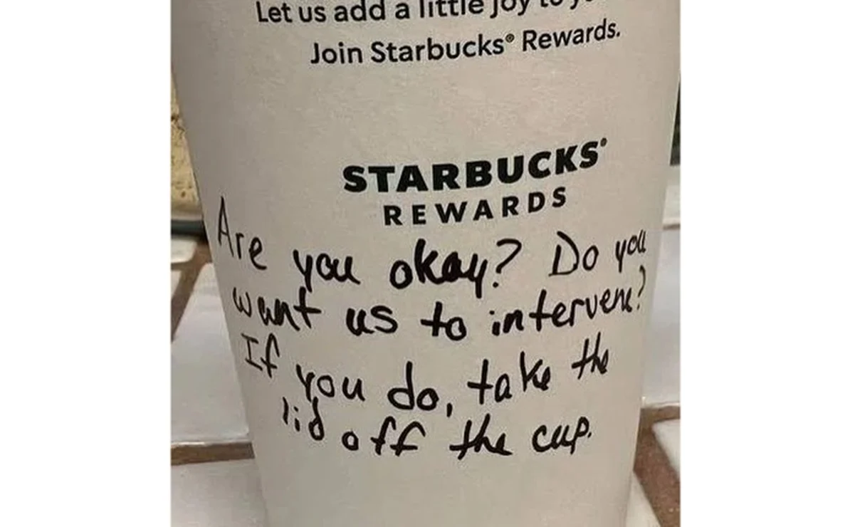 «¿Estás bien?», empleado de Starbucks escribe mensaje de ayuda a niña