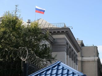 Rusia prepara plan de evacuación de personal no esencial de embajada en Kiev