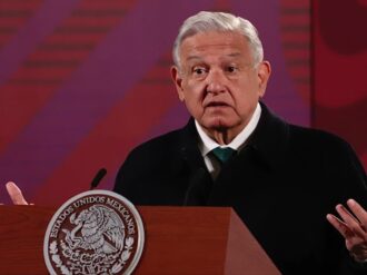 Exhorta SIP a AMLO suspender «prácticas dañinas» contra periodistas