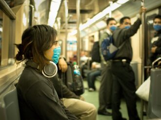 Covid: qué es una endemia, en qué se diferencia de la pandemia y cómo se llega a esta etapa