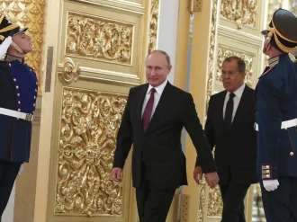 “¿Y si mejor echan de París a las amantes de Putin”, dice periodista de EU