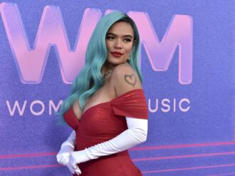 Galardonan a Karol G por «romper las reglas»