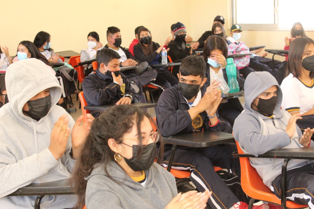 Capacitan en primeros auxilios a estudiantes de Tabasco
