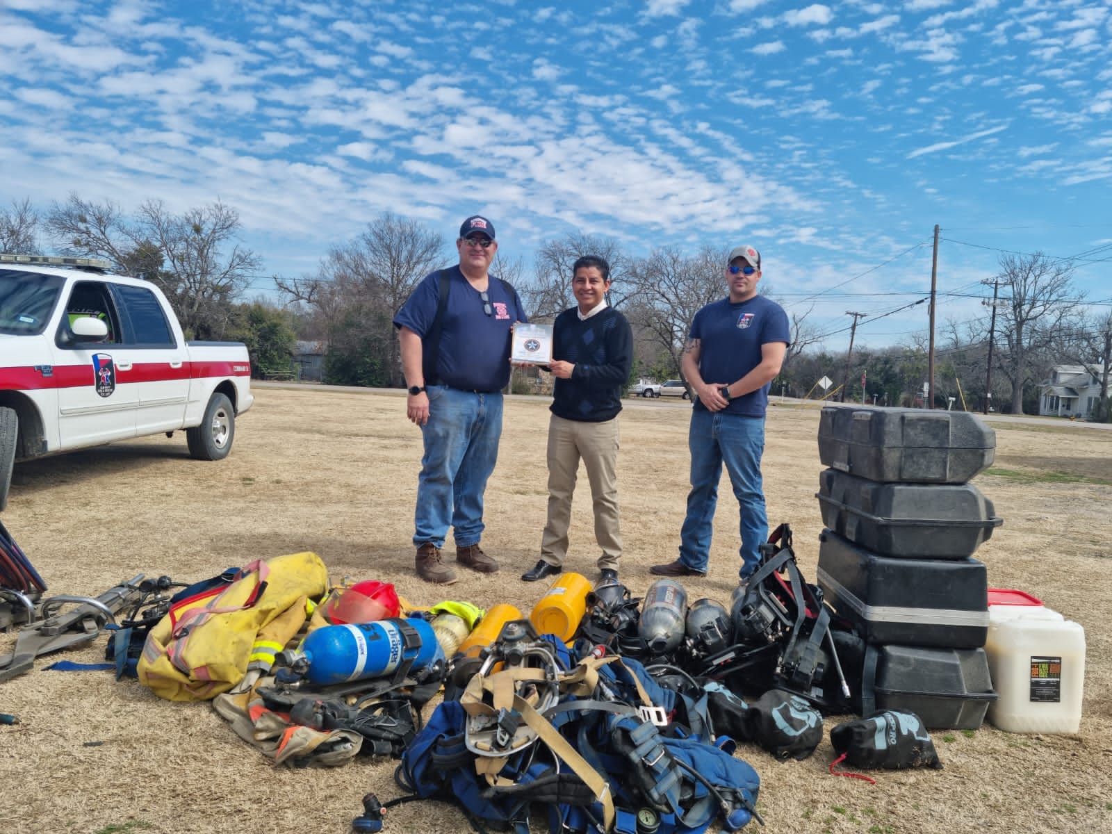 Equipan bomberos de Beverly Hills Tx a sus homólogos de Río Grande