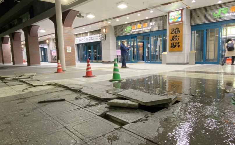 Golpea a Japón sismo de 7.3