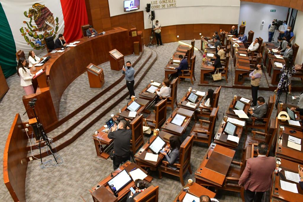 Diputados voltean a ver a los desplazados de Jerez