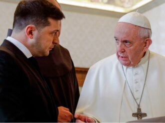 Invita Zelensky al Papa para mediar acuerdos entre Rusia y Ucrania