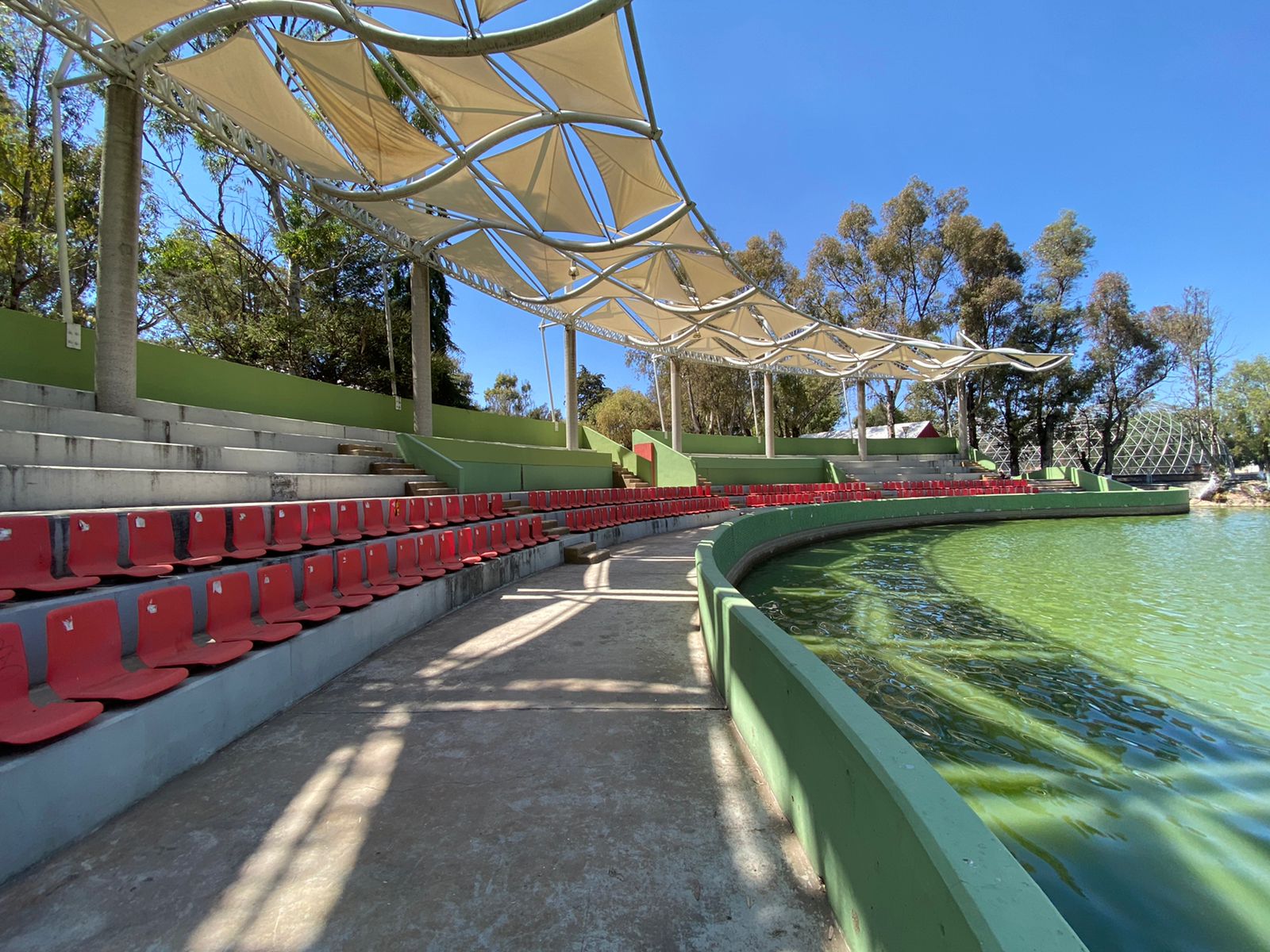 En el abandono, foros públicos