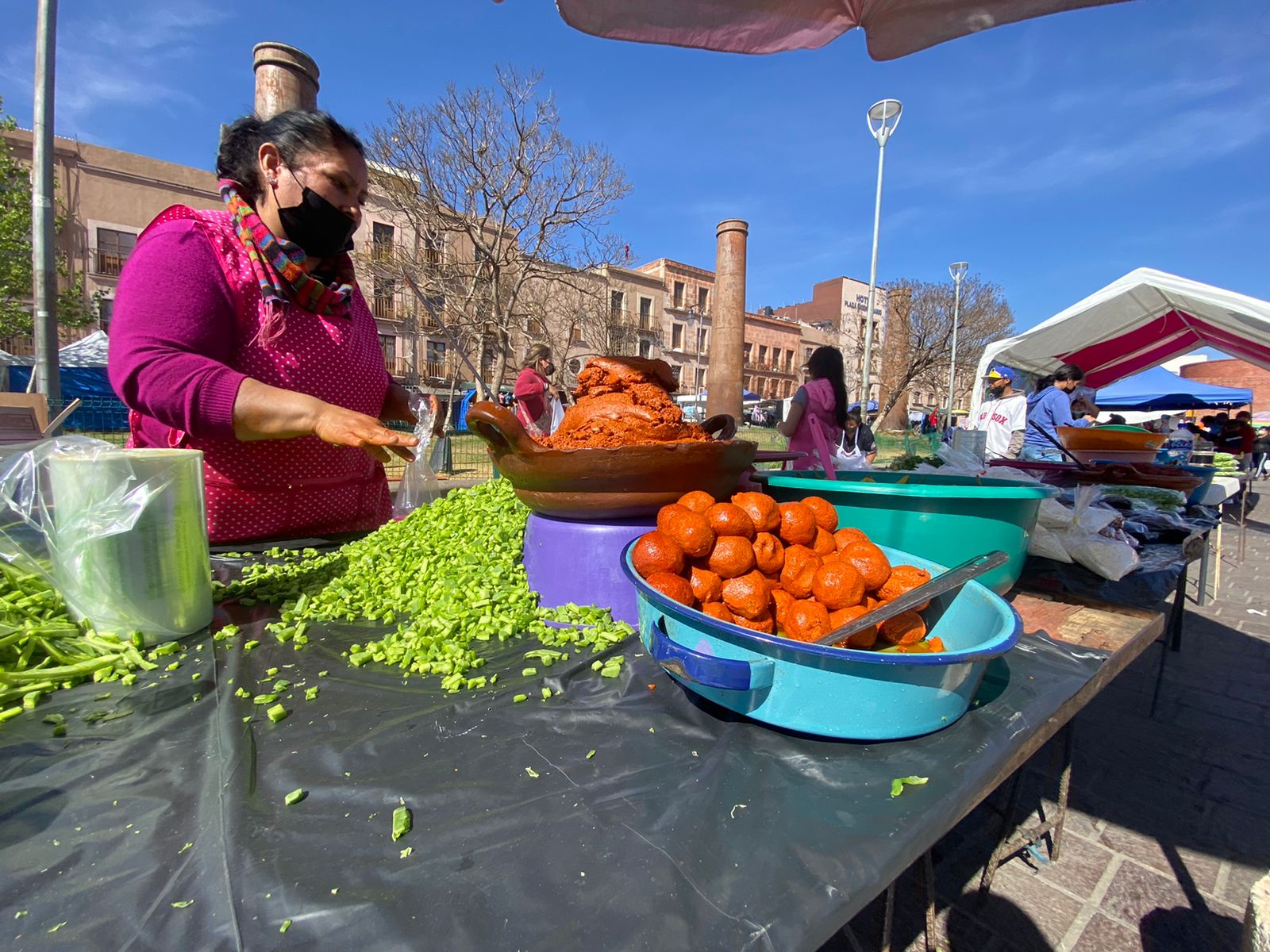 Inicia con buenas ventas el Tianguis de Cuaresma