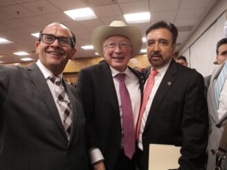 Pide Alan Murillo una reforma migratoria a Ken Salazar