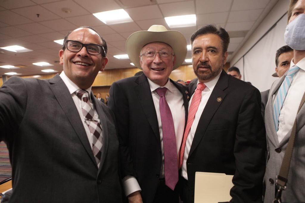 Pide Alan Murillo una reforma migratoria a Ken Salazar