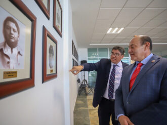 Lou Correa recibió las llaves de la ciudad y es Huésped Distinguido de Fresnillo