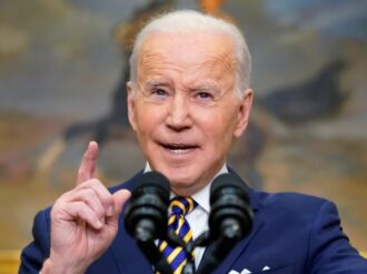 Anuncia Biden embargo a importación de petróleo y gas rusos