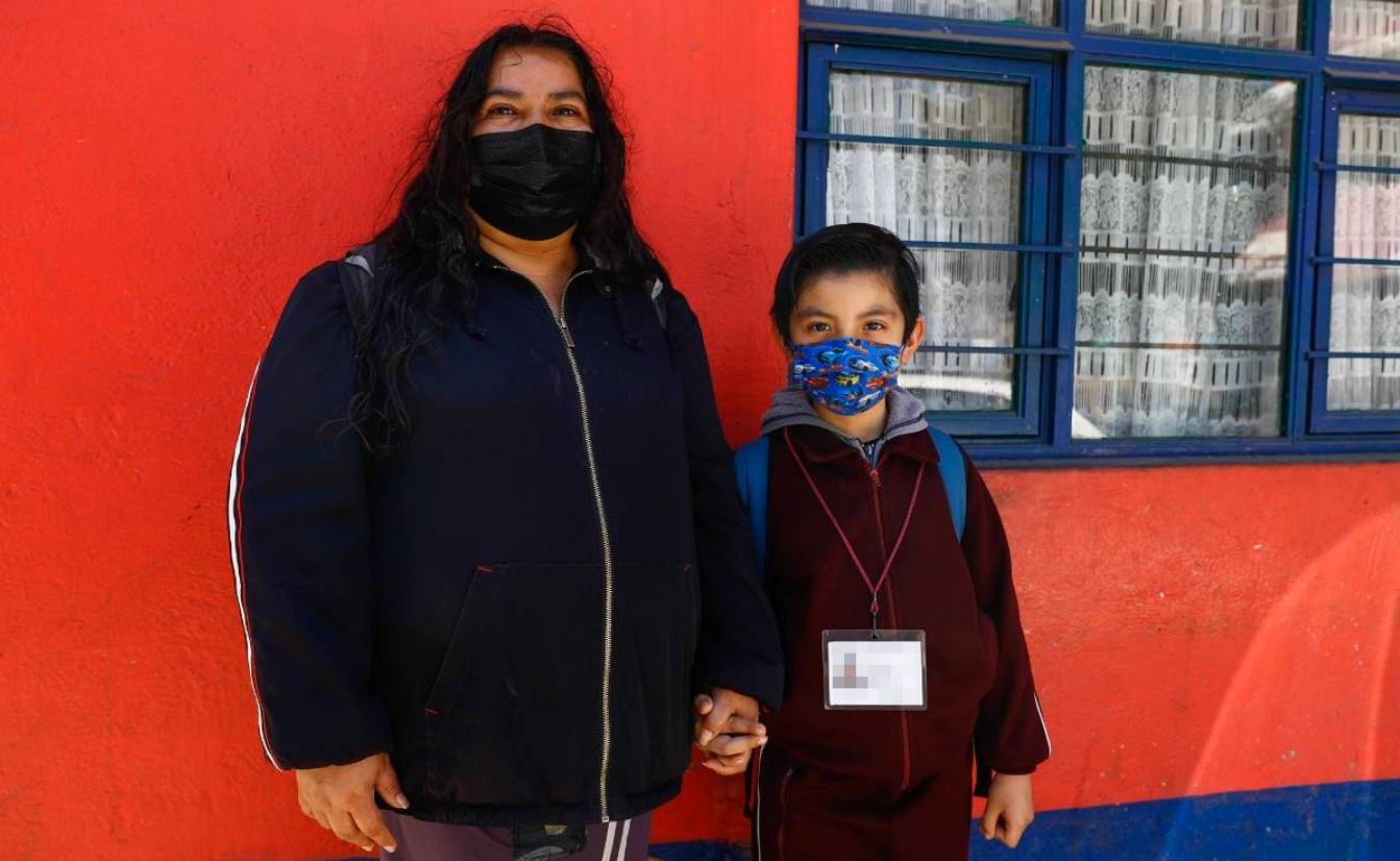 “A los más jodidos siempre nos amuelan más”, dice madre por eliminación de escuelas de tiempo completo