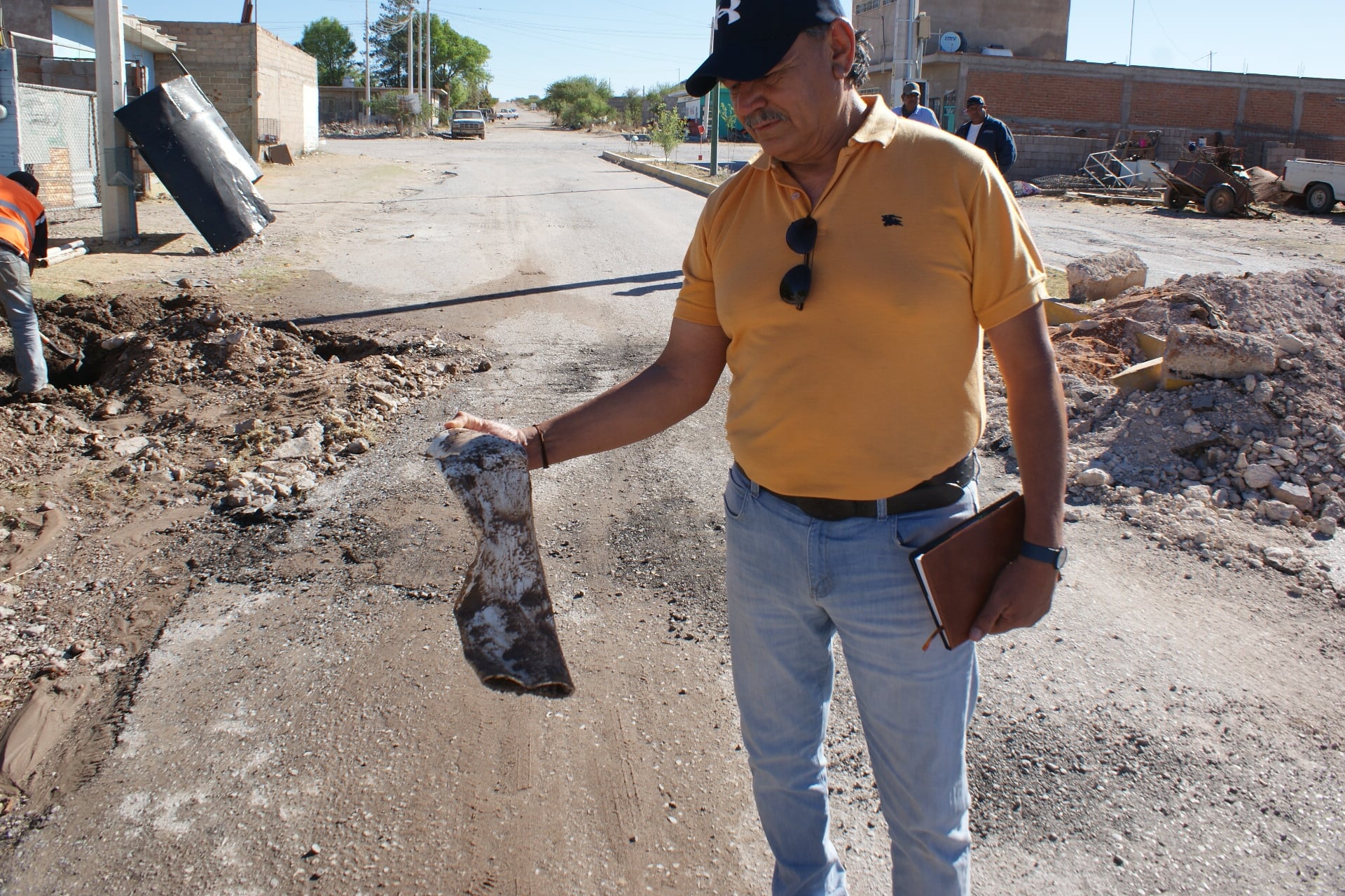 Mandan pipa de agua a vecinos de la Centauro