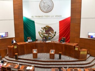 Buscan diputados regular percepciones de los funcionarios