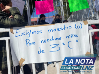 Exigen docente; tienen 2 años sin profesor