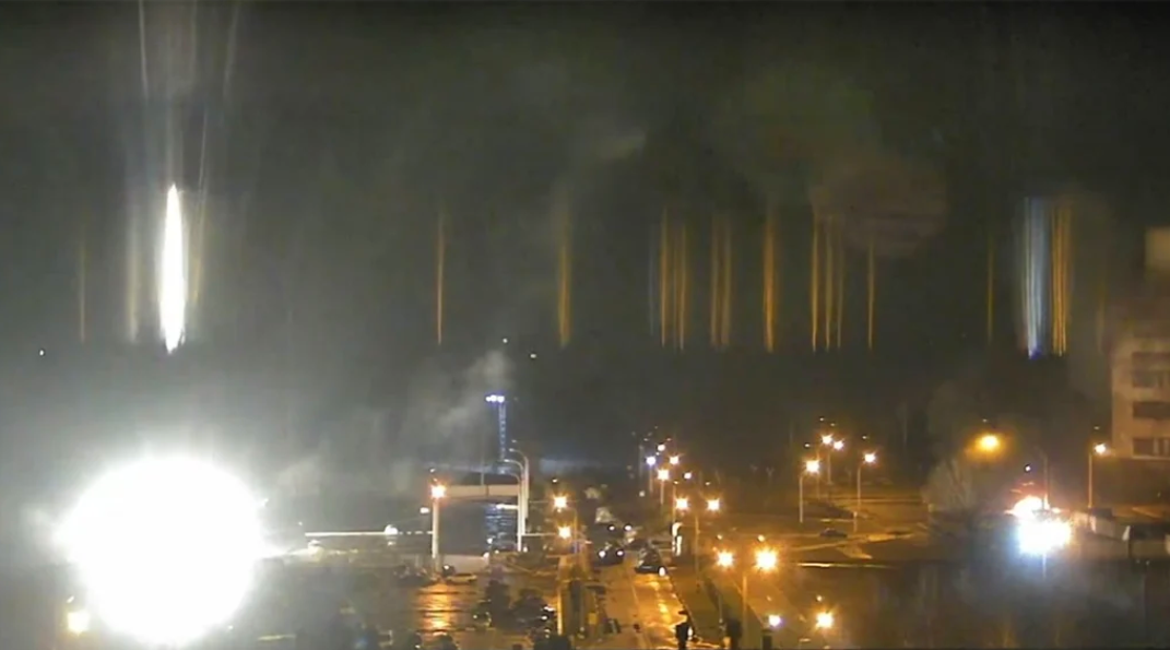 «¡Amenaza a la seguridad mundial!», se incendia mayor planta nuclear de Europa tras disparos rusos, reporta Ucrania