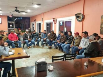 Riograndenses en EU pactan compra de ambulancia y módulos de baños