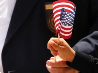 Agiliza EU residencia legal permanente para menores víctimas de abuso