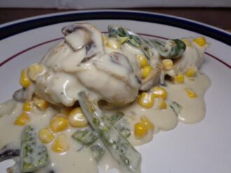 Pollo a la crema con champiñones y chile poblano