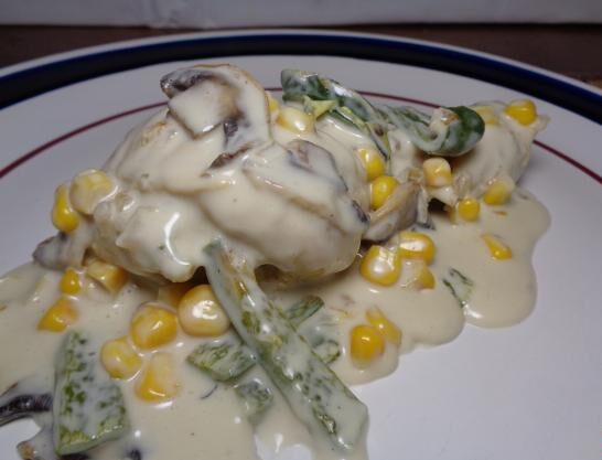Pollo a la crema con champiñones y chile poblano