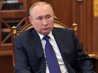 Adiós iPhone, Batman, Mundial y más: esto es lo que ha costado a Rusia invadir a Ucrania en el comercio y entretenimiento