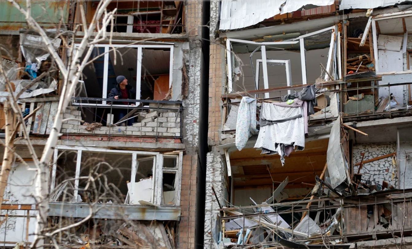 Bombardeo ruso sobre antigua panadería deja 13 muertos en Ucrania