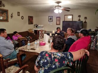 Buscan apoyo de connacionales, para la comunidad Anastasio V. Hinojosa