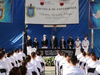 Imponen cofias a alumnos de enfermería