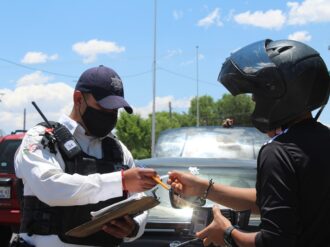 Exhortan a motociclistas a apegarse al reglamento de tránsito