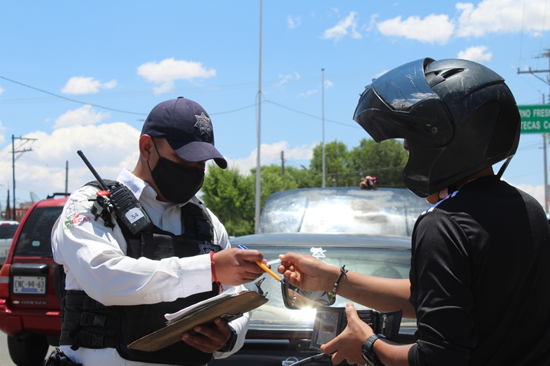 Exhortan a motociclistas a apegarse al reglamento de tránsito