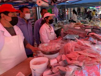 Autoridades verifican cumplimiento de normas sanitarias en el tianguis de cuaresma