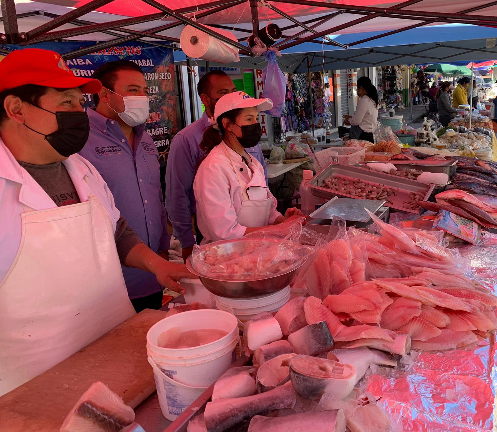 Autoridades verifican cumplimiento de normas sanitarias en el tianguis de cuaresma
