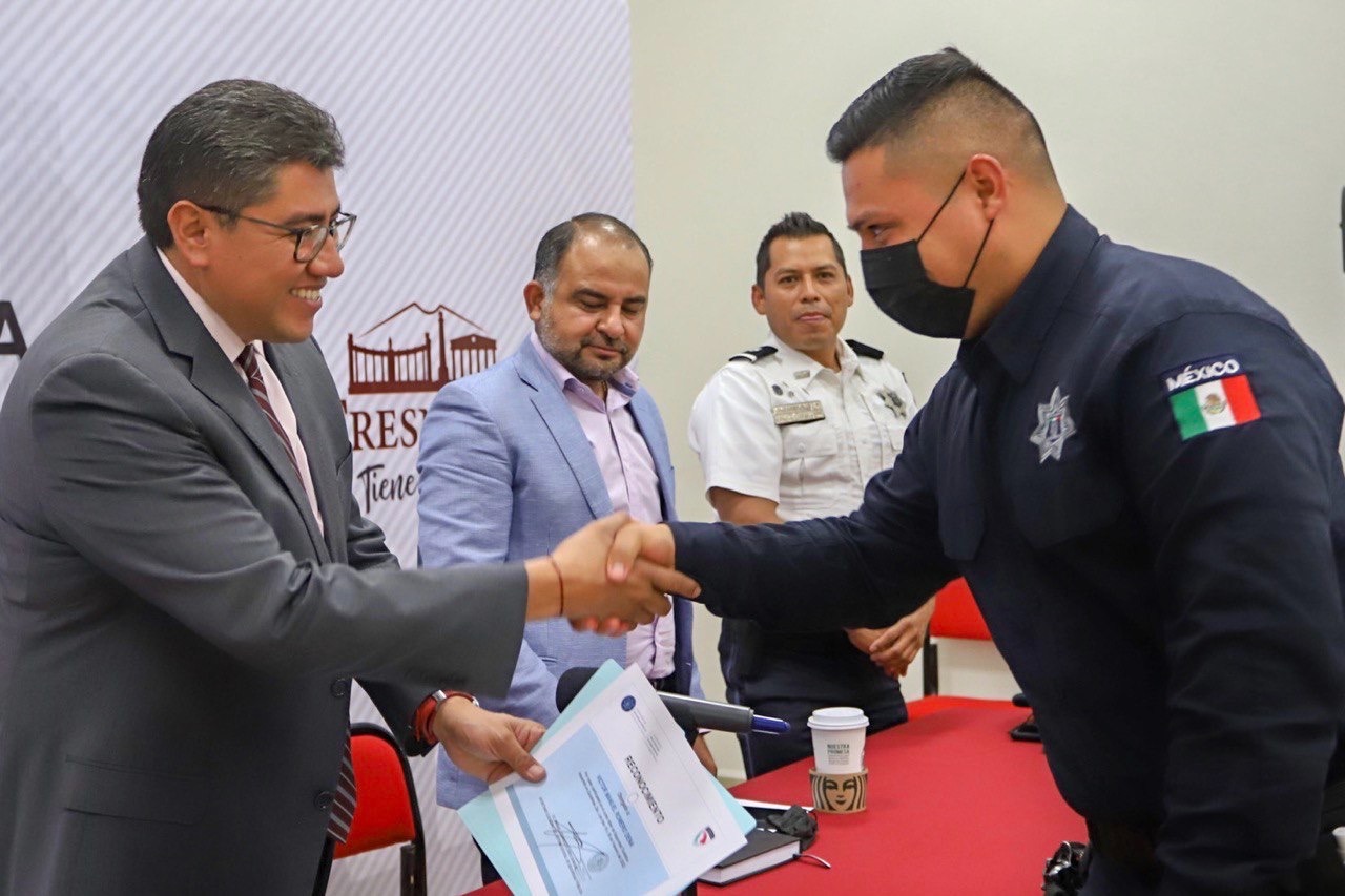 Reconocen a elementos de seguridad que se capacitaron en materia de turismo
