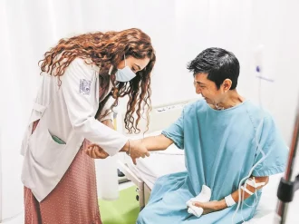 Tras accidente en auto y una infección por hongos, reconstruyen rostro a paciente en Chiapas