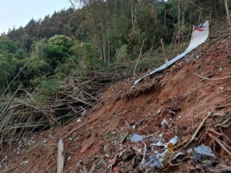 Se estrella avión en el sur de China