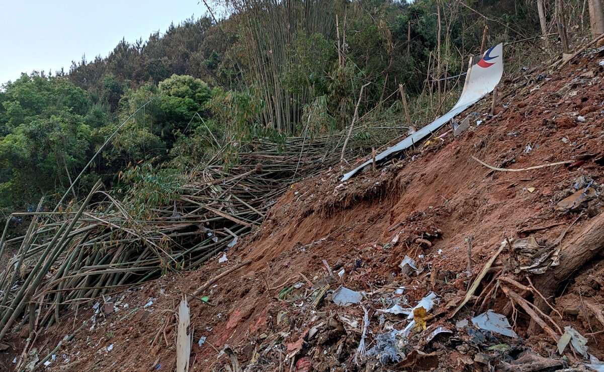 Se estrella avión en el sur de China