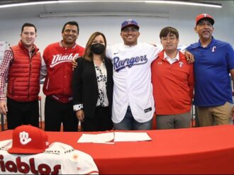 Firma Miguel Ojeda Jr con los Texas Rangers en la MLB