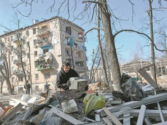 Rusia pide entregar Mariupol; rendición no es opción: Ucrania