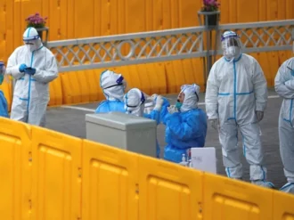 Ordena China el confinamiento de Shanghái por el aumento de casos Covid-19