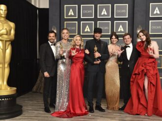 Eugenio Derbez se convierte en el segundo mexicano en una cinta ganadora al Oscar por Mejor Película