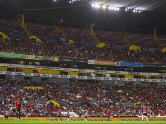 Prohibir entrada a estadios a personas con antecedentes penales, propone diputado