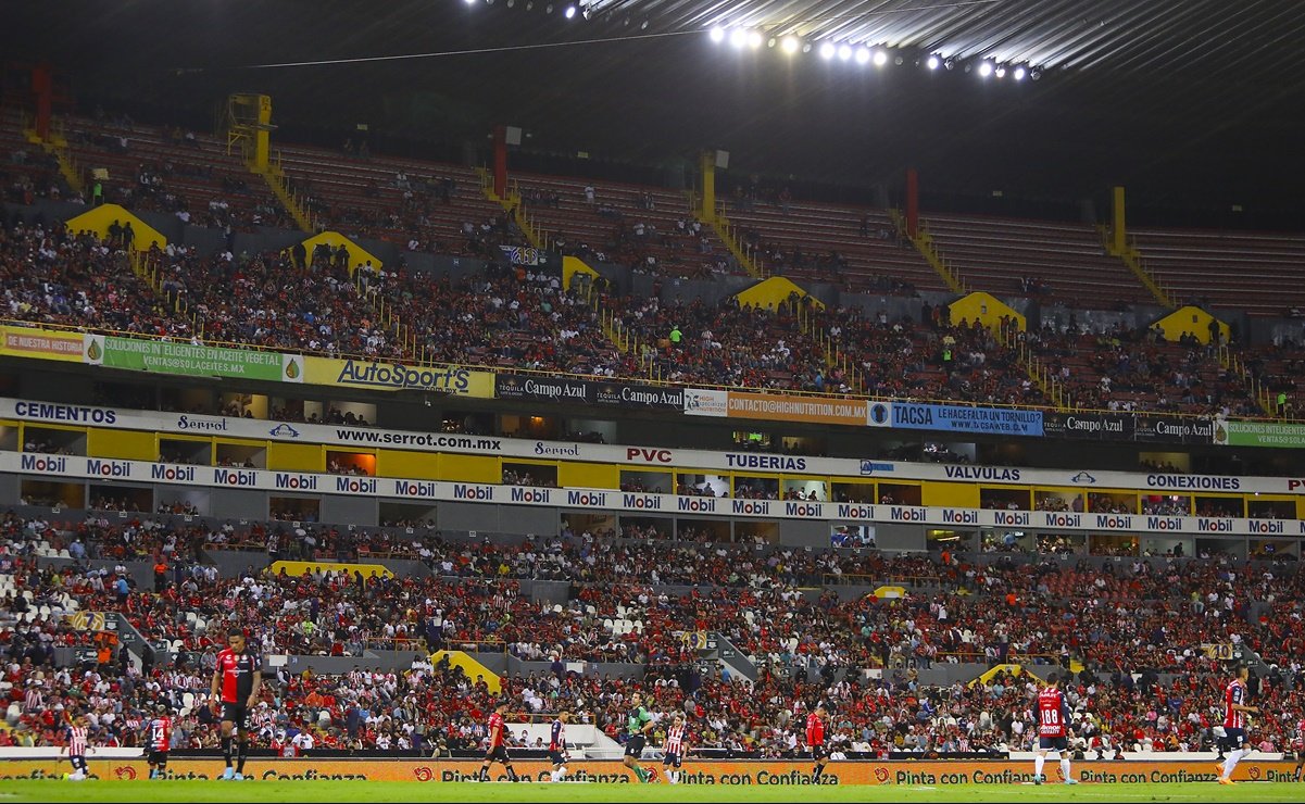 Prohibir entrada a estadios a personas con antecedentes penales, propone diputado