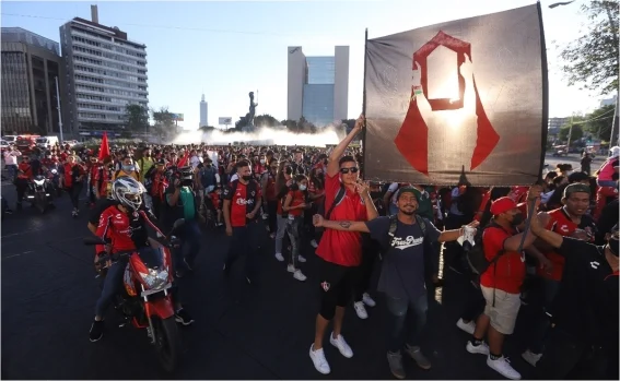 Aficionados del Atlas llaman «asesinos» a la Femexfut