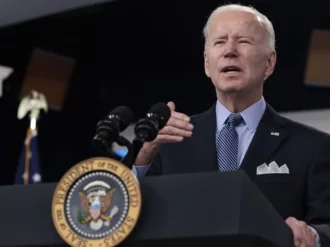 Biden ordenará liberar un millón de barriles de petróleo para detener escalada de precios ante la guerra