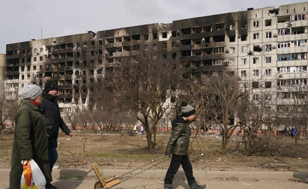 Vladimir Putin exige la rendición de Mariupol para detener el bombardeo a la ciudad