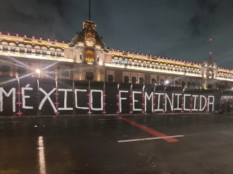 Blindan Palacio ante protestas por el 8M